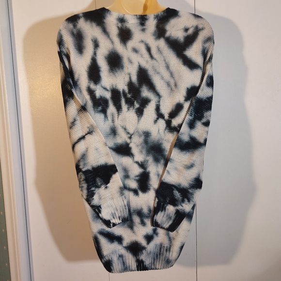 Torrid tie-dye pullover. (00) - Picture 8 of 10